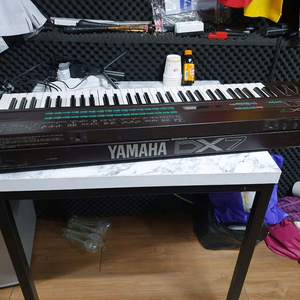 백라이트 개조돈야마하 DX7 신디사이저 이미지