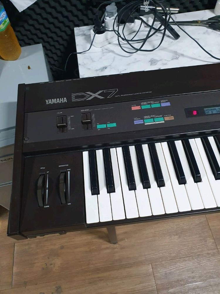 백라이트 개조돈야마하 DX7 신디사이저 이미지