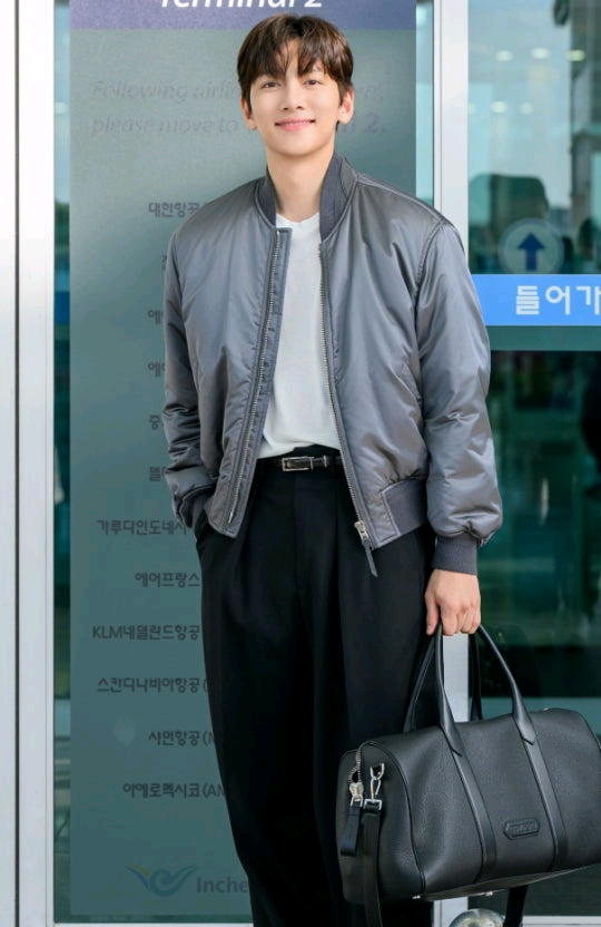 듀퐁 톰포드 지창욱 스타일 블루종 이미지