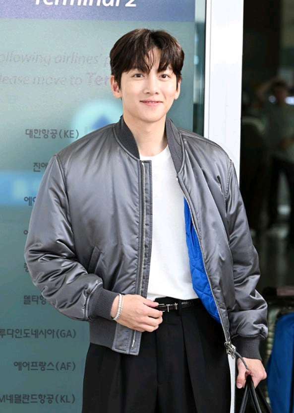 듀퐁 톰포드 지창욱 스타일 블루종 이미지