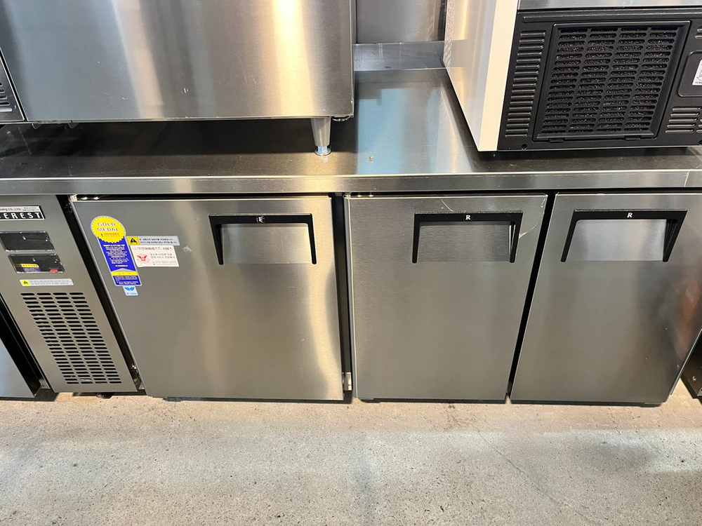 부성 테이블냉장냉동고 1800 에베레스트 간냉식 냉동장고 냉장고 냉동고 반반 올스텐 업소용 카페 이미지