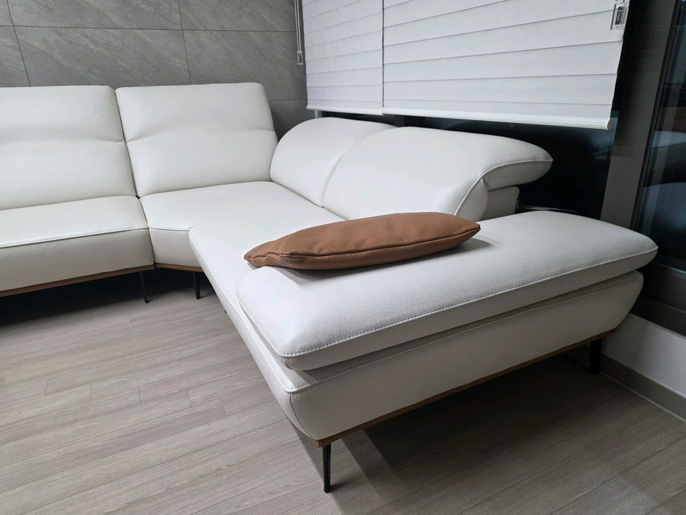 에싸 에이렌 4인 헤드기능 슈렁큰 텐더 통가죽 소파 이미지