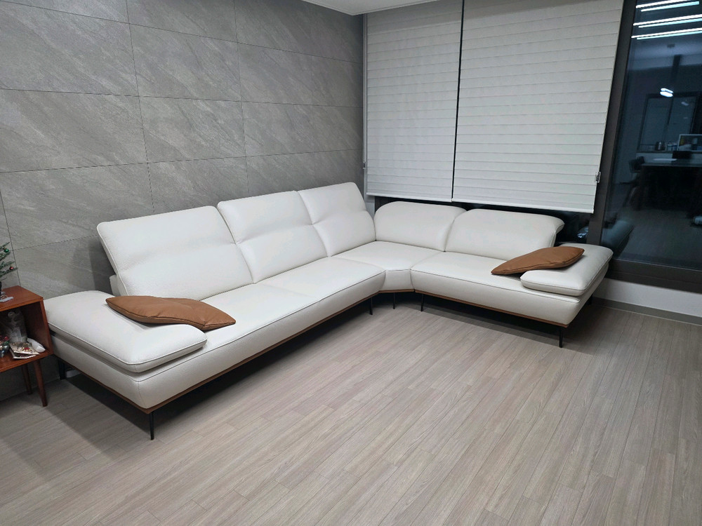 에싸 에이렌 4인 헤드기능 슈렁큰 텐더 통가죽 소파 이미지