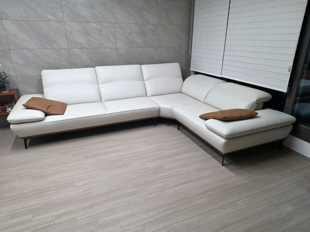 에싸 에이렌 4인 헤드기능 슈렁큰 텐더 통가죽 소파 이미지