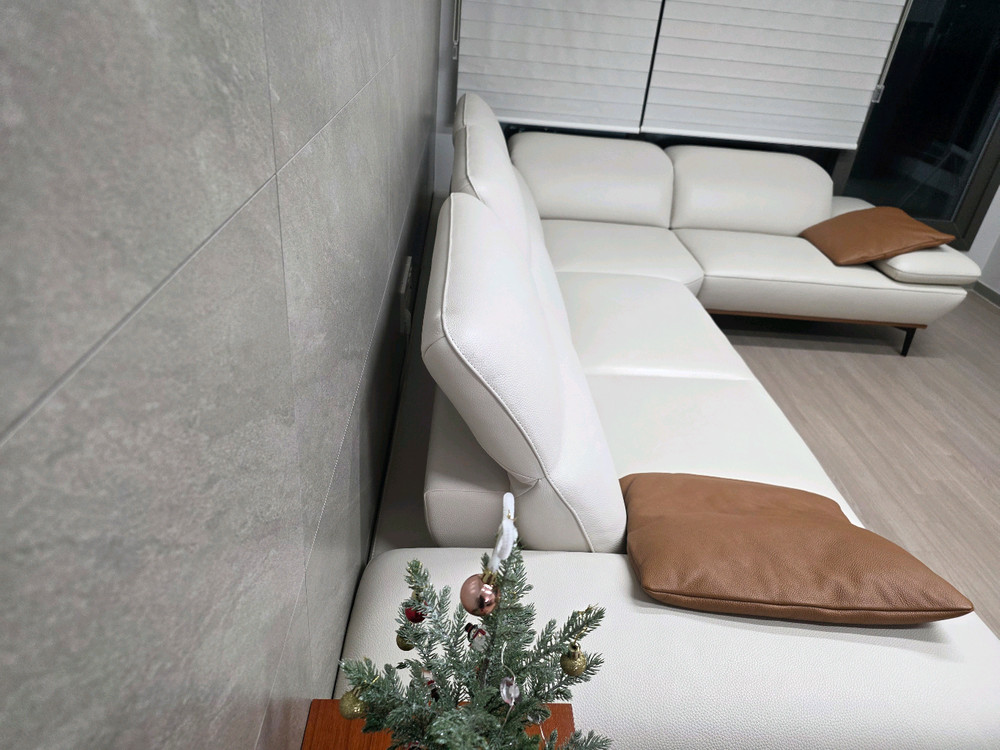 에싸 에이렌 4인 헤드기능 슈렁큰 텐더 통가죽 소파 이미지