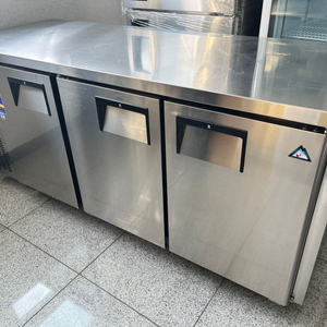 에베레스트 테이블냉장고 1800 부성 간냉식 업소용 카페 3도어 이미지