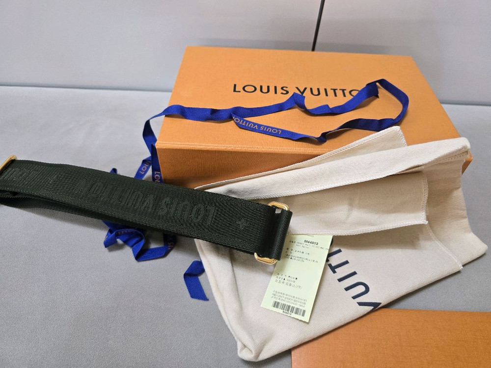 루이비통 악세수아 멀티 핑크+카키 스트랩2개 이미지