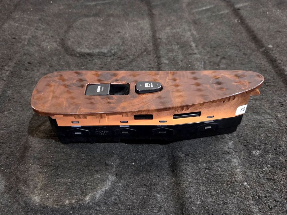 제네시스BH 조수석 윈도우스위치 93575-3M000A4 팝니다 이미지