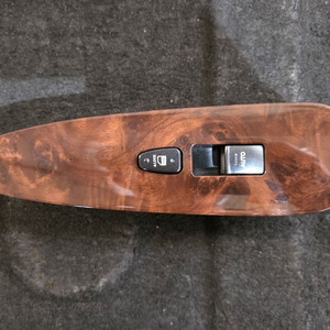 제네시스BH 조수석 윈도우스위치 93575-3M000A4 팝니다 이미지