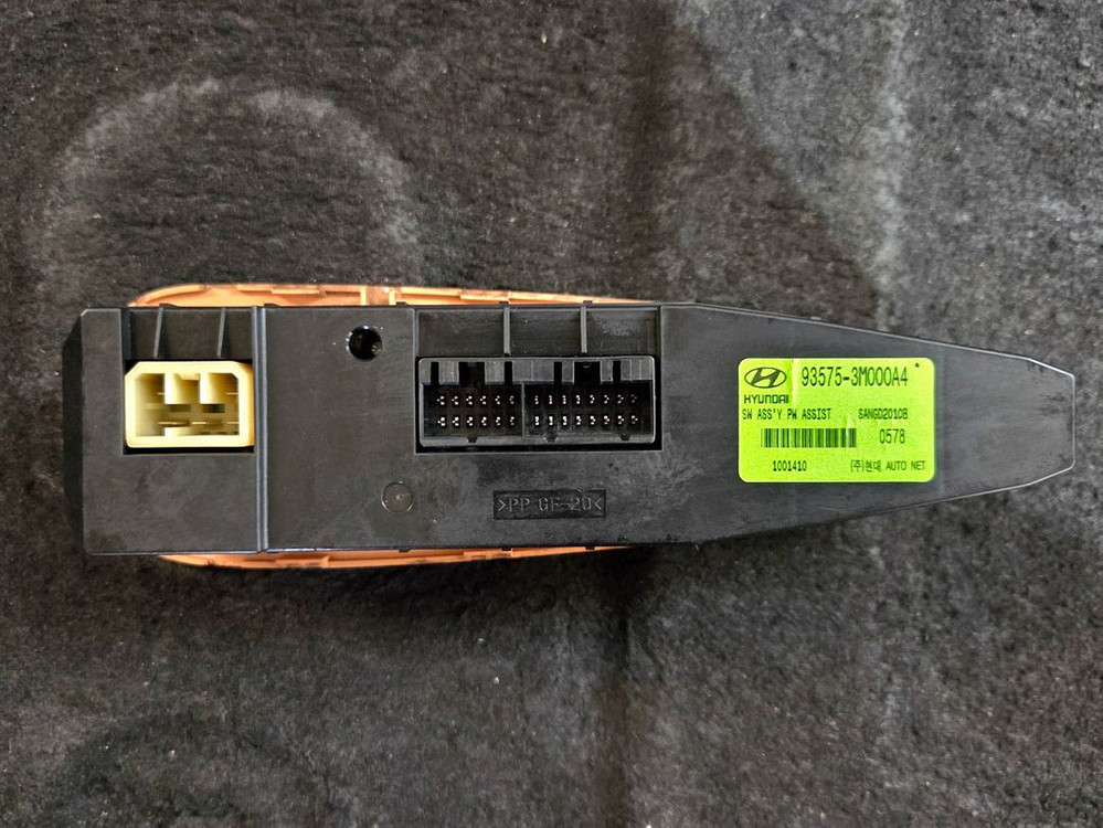 제네시스BH 조수석 윈도우스위치 93575-3M000A4 팝니다 이미지