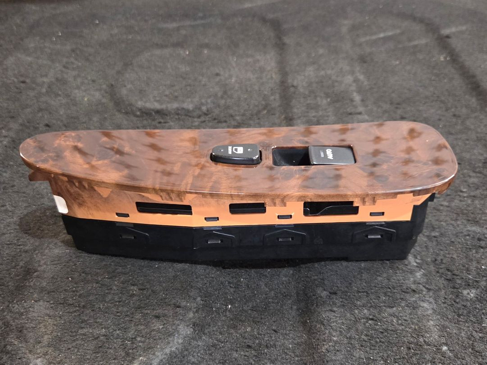 제네시스BH 조수석 윈도우스위치 93575-3M000A4 팝니다 이미지