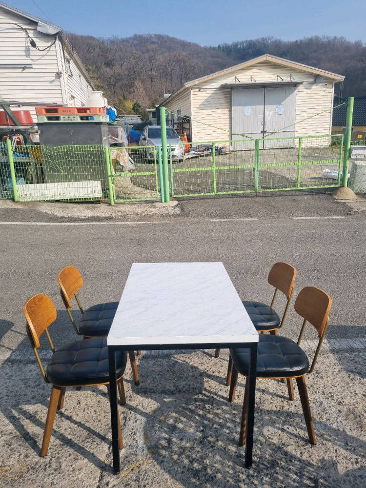 중고.4인용식탁세트.테이블의자세트 이미지