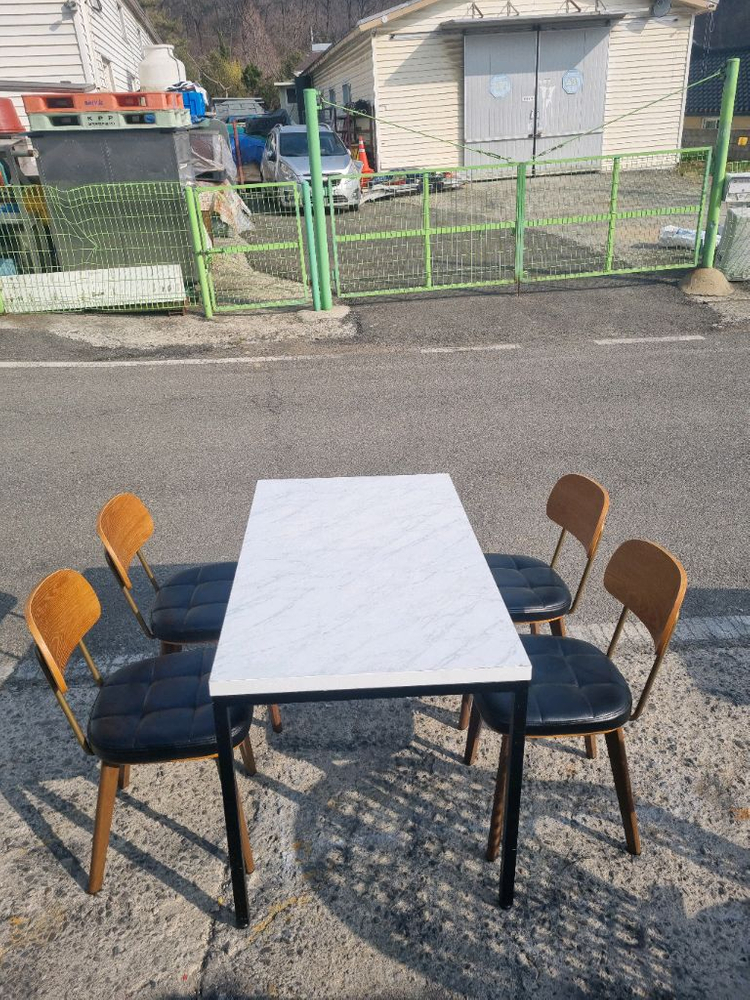 중고.4인용식탁세트.테이블의자세트 이미지