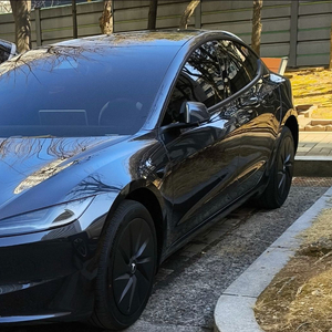 테슬라 모델 3 RWD 스탠다드 18인치 휠 이미지