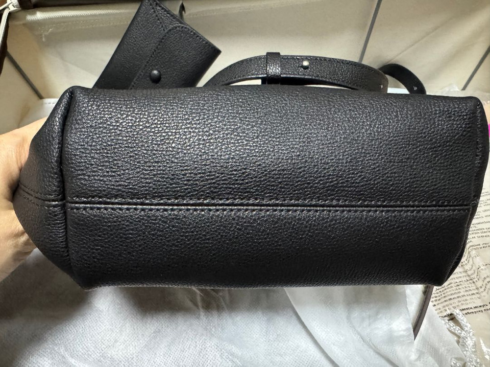 드메리엘 베네타 볼륨백 이미지