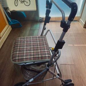 인천 실버카 어르신 성인용 보행기 바퀴, 브레이크 달린 보행 보조기 복지 유모차 보조 이미지