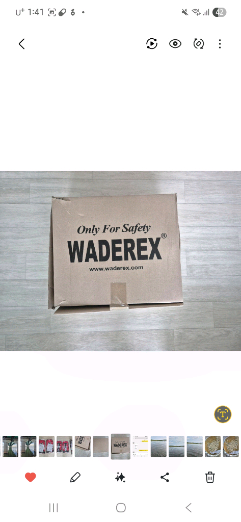 웨이더렉스 계류용 240mm 미개봉 새제품 팔아요!! 상자는 옆에 터졌어요!! 택배비 별도 입니다. 이미지