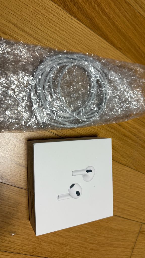 애플 c to 라이트닝 정품 케이블 2개 및 에어팟 3세대 박스 이미지