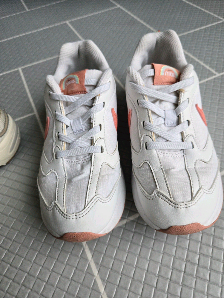 여아운동화 나이키210 뉴발란스200 이미지