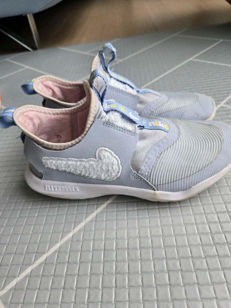 여아운동화 나이키210 뉴발란스200 이미지