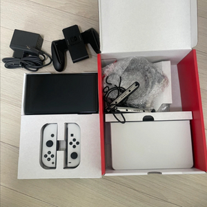 닌텐도스위치oled 화이트 풀박스 상태최상 케이스증정 팔아요 이미지