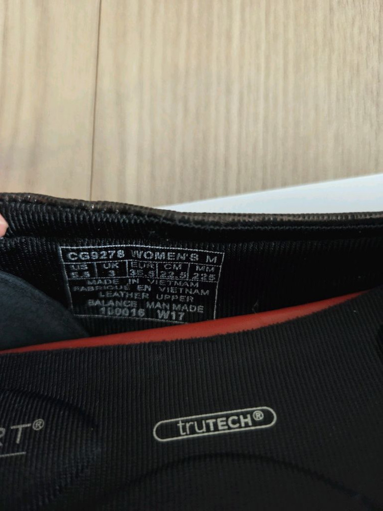 락포트 토탈모션 플랫슈즈. 225사이즈. 이미지