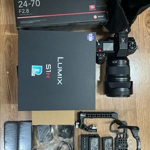 파나소닉 루믹스 S1H + SPRO 24-70 렌즈 풀박 A급 이미지