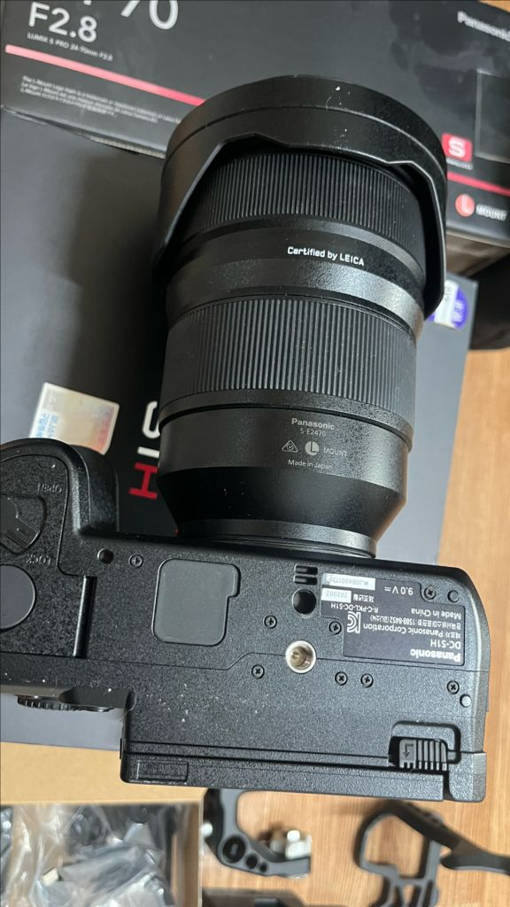 파나소닉 루믹스 S1H + SPRO 24-70 렌즈 풀박 A급 이미지