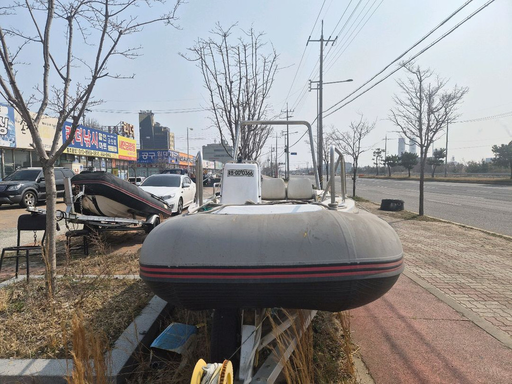 튜브세거 콤비보트 560 팝니디 이미지