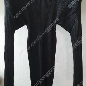 정품 이세이미야케 플리츠플리즈 라운드넥 블랙탑 이미지