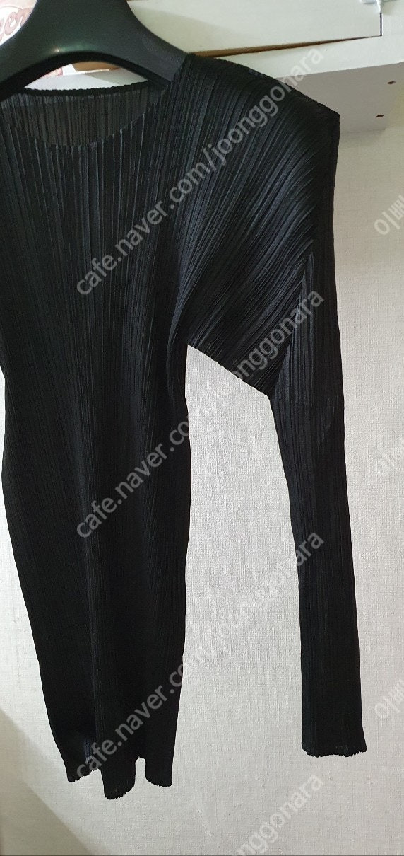 정품 이세이미야케 플리츠플리즈 라운드넥 블랙탑 이미지