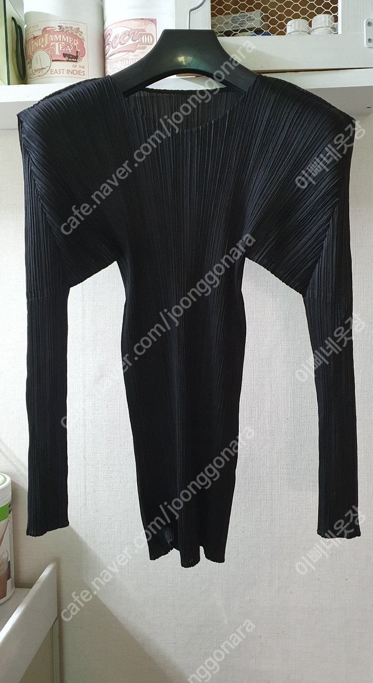 정품 이세이미야케 플리츠플리즈 라운드넥 블랙탑 이미지