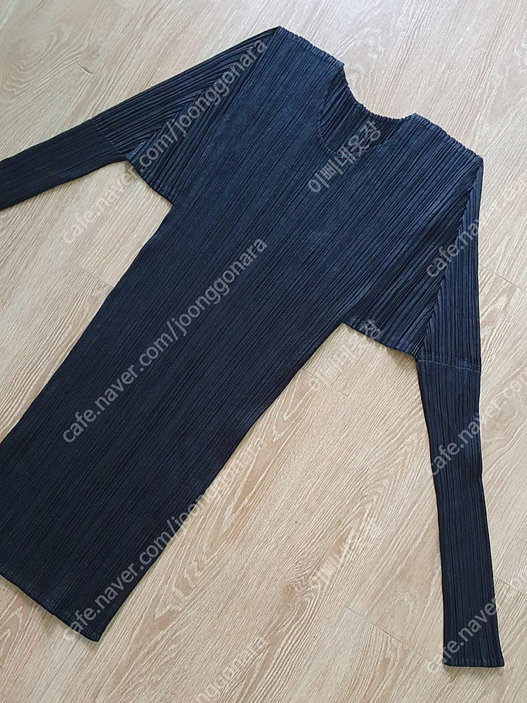 정품 이세이미야케 플리츠플리즈 라운드넥 블랙탑 이미지