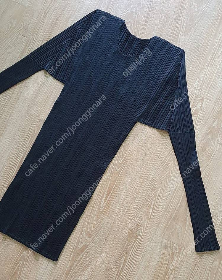 정품 이세이미야케 플리츠플리즈 라운드넥 블랙탑 이미지