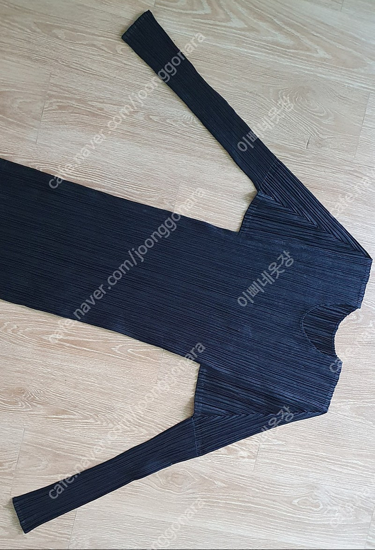 정품 이세이미야케 플리츠플리즈 라운드넥 블랙탑 이미지