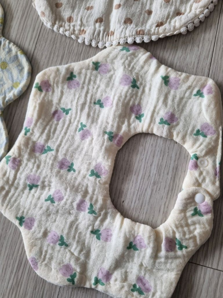 아기 롤링 턱받이 이미지