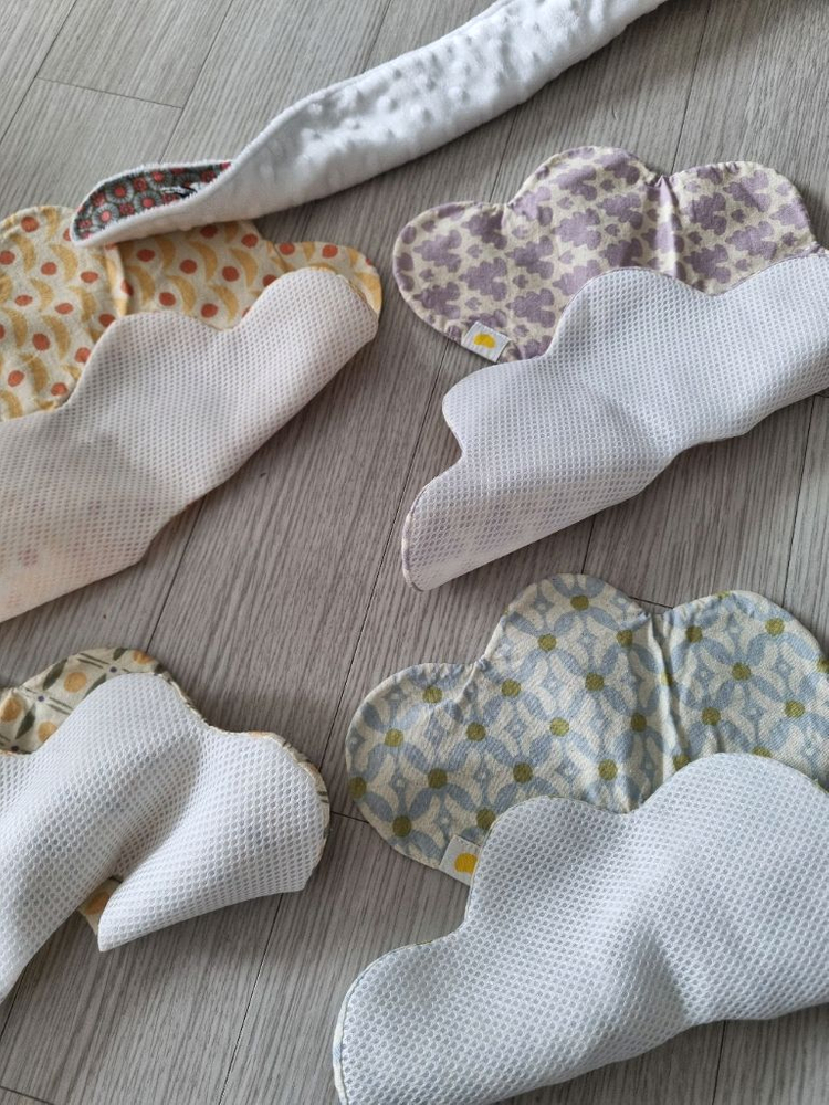 아기 롤링 턱받이 이미지