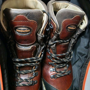 이태리 명품 잠발란(Zamberlan) 등산화 (전용 가방 포함) 이미지