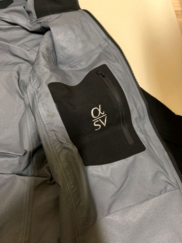 아크테릭스 알파SV 고어텍스 재킷 바람막이 이미지