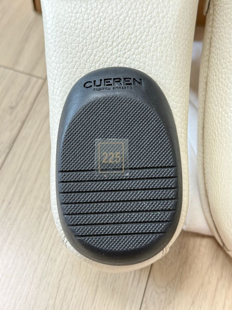 쿠에른 베를린 07 225 사이즈 새상품 이미지