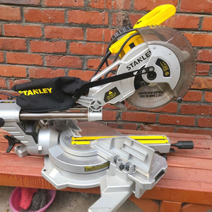 스탠리 10인치 슬라이딩 각도절단기 마이터쏘 이미지