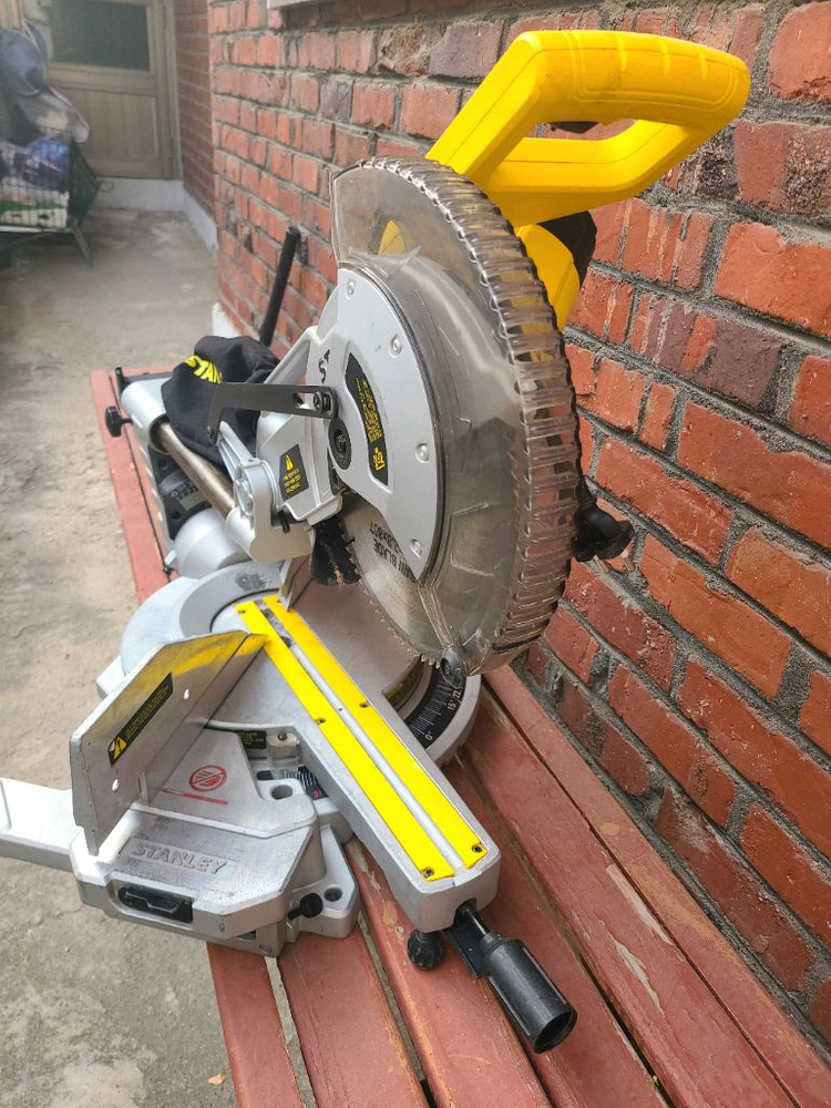 스탠리 10인치 슬라이딩 각도절단기 마이터쏘 이미지