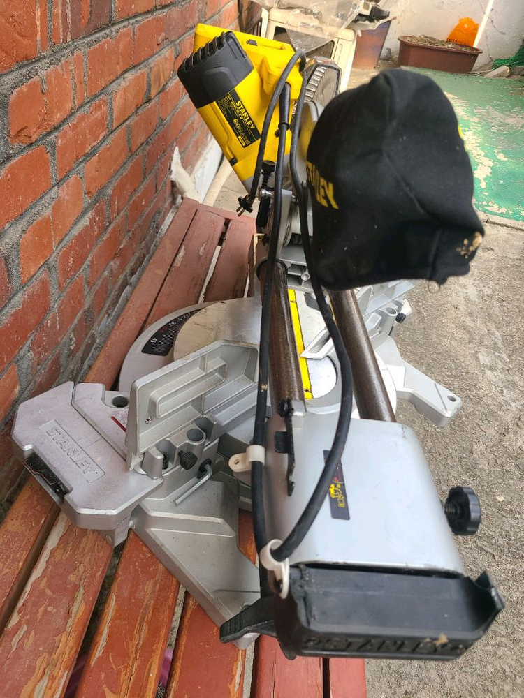 스탠리 10인치 슬라이딩 각도절단기 마이터쏘 이미지