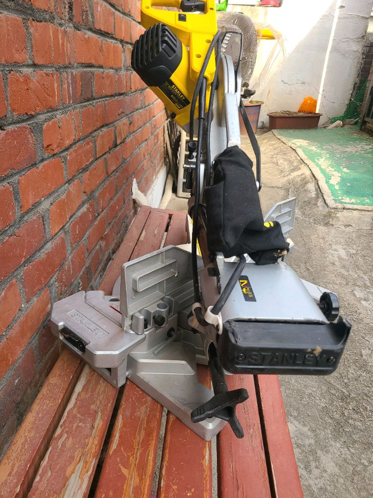 스탠리 10인치 슬라이딩 각도절단기 마이터쏘 이미지