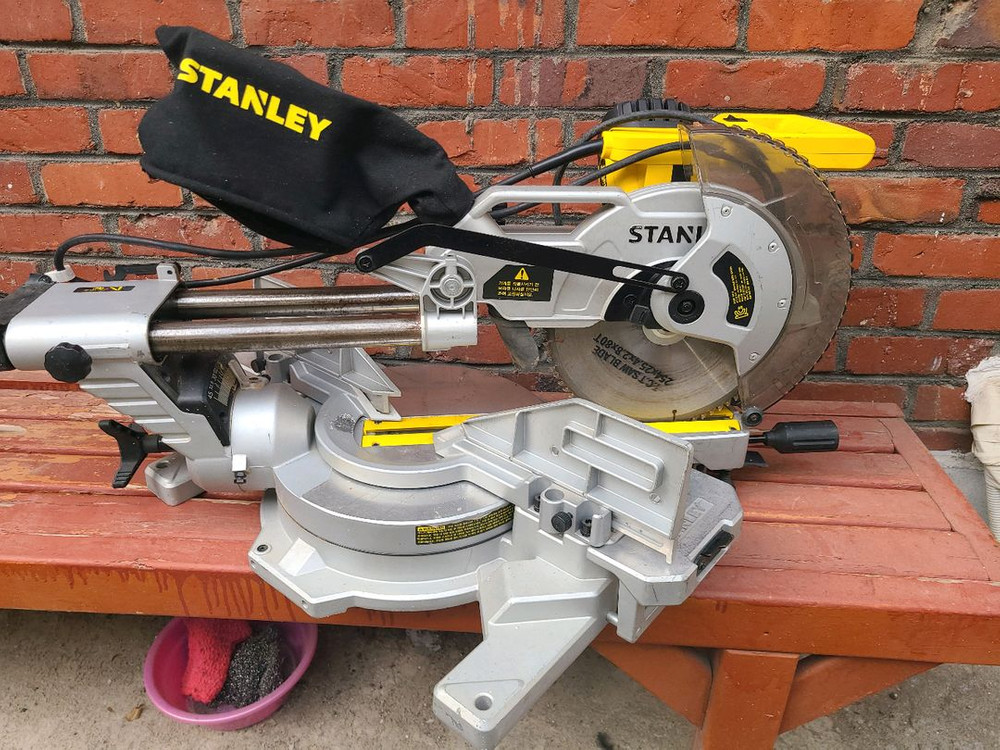 스탠리 10인치 슬라이딩 각도절단기 마이터쏘 이미지