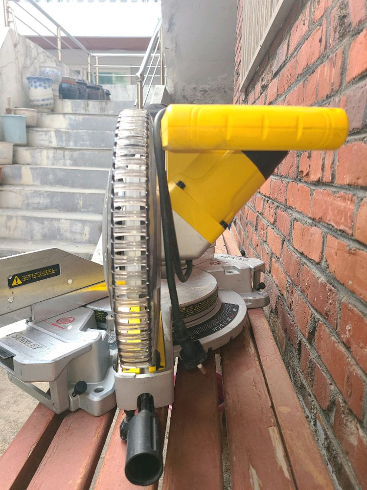 스탠리 10인치 슬라이딩 각도절단기 마이터쏘 이미지