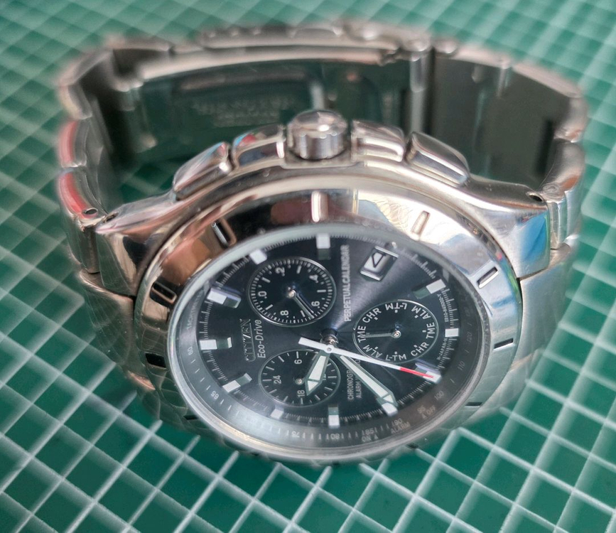 시티즌 (CITIZEN) 솔라 퍼페츄얼 에코드라이버 E819 고장 시계 이미지