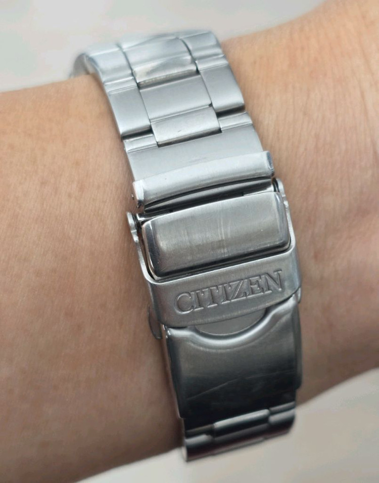 시티즌 (CITIZEN) 솔라 퍼페츄얼 에코드라이버 E819 고장 시계 이미지