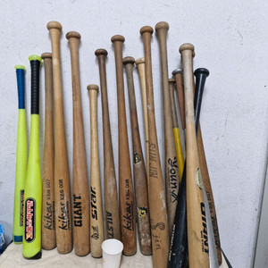 빈티지 사용제 야구 배트 합계 17개 입니다 이미지