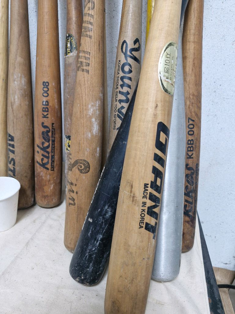 빈티지 사용제 야구 배트 합계 17개 입니다 이미지